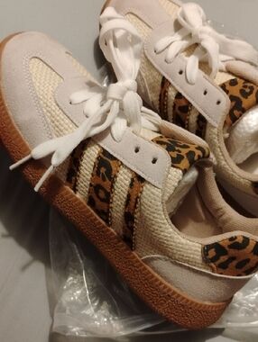Women's Neutral Beige & Brown Leopard Accent Sneakers